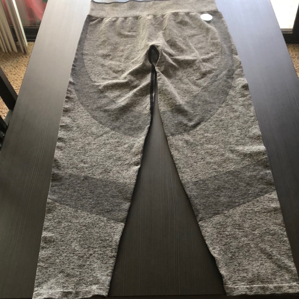 PINK leggings- never worn w/ tags